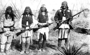 America Apache_chieff_Geronimo_(right)_and_his_warriors_in_1886